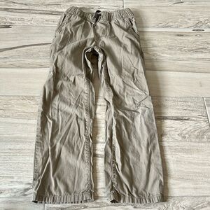 • Old Navy khaki pants, 6/7 •
